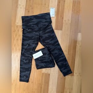 2 Pairs!!! Athleta Womens Grey/Black Camouflage Elation Tight 7/8 NWT Meduim